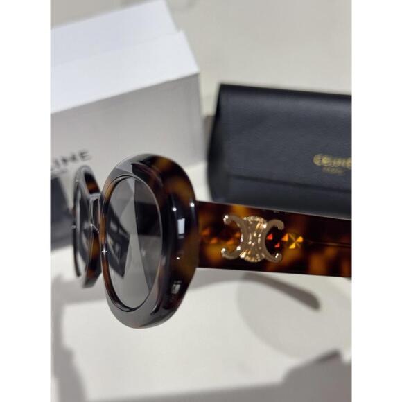 Celine Triomphe Oval Sunglasses CL40194U 53A Tortoise/Black – 52mm - Picture 5 of 8